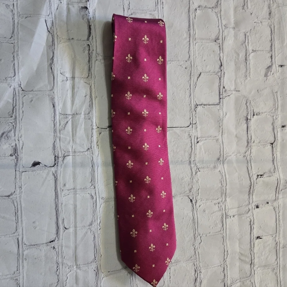 Fox & Chave Historic Royal Palaces Magenta Silk Neck Tie